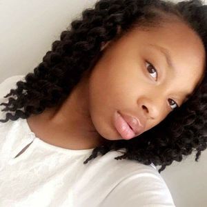 Meet your Posher, Kasie